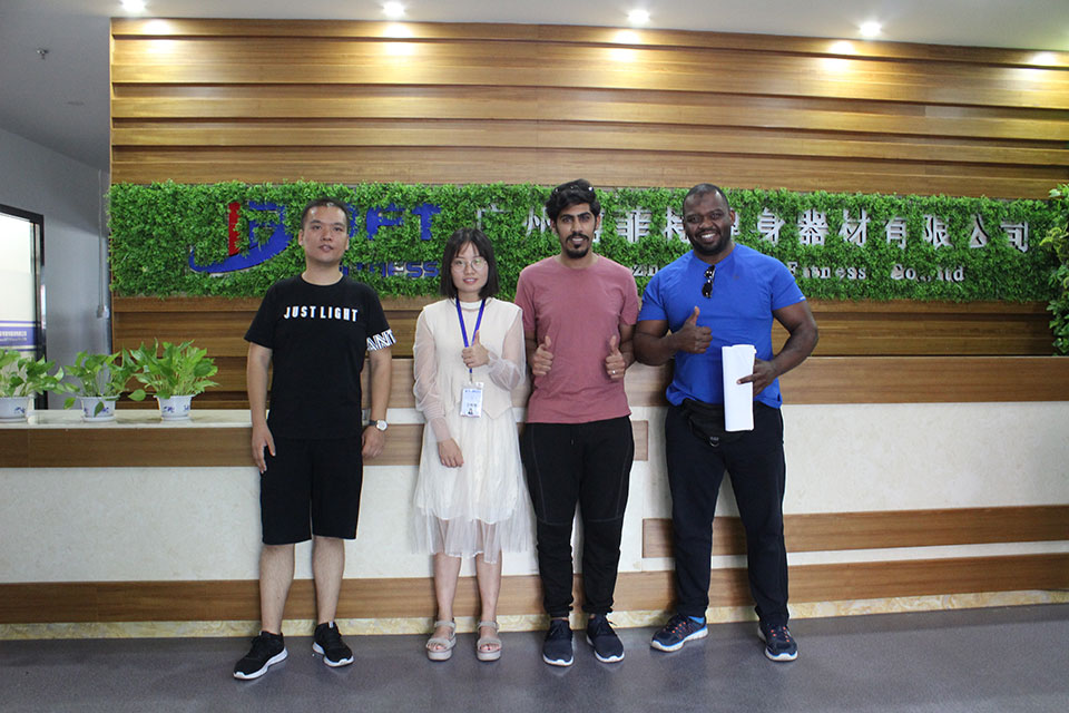 香蕉视频下载污健身房器材