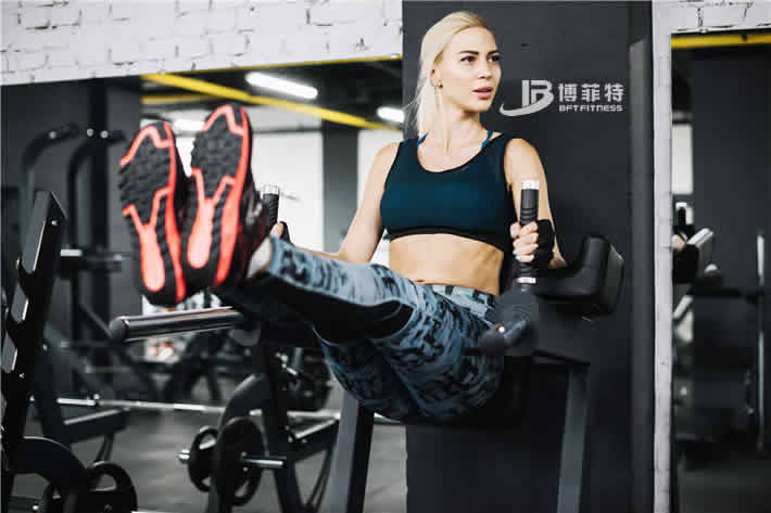 提膝压腹香蕉视频黄污